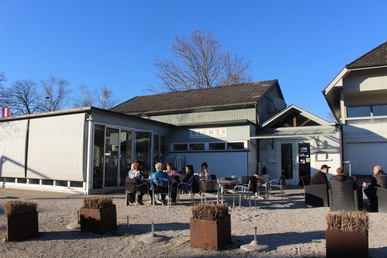Frauen-Power für Lauterachs Wahlsieger: Eingeschlossen in das Projekt Alter Markt ist auch Michi’s Café, wo am 16. März wohl die letzte Wahlparty stattgefunden hat.