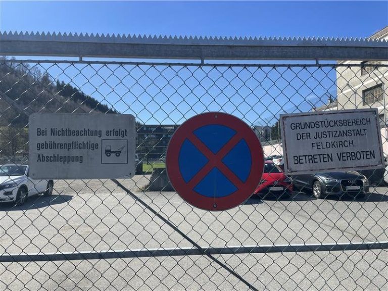 Landesgericht, Parkplatzsituation, Montfortbrücke Brückenbau