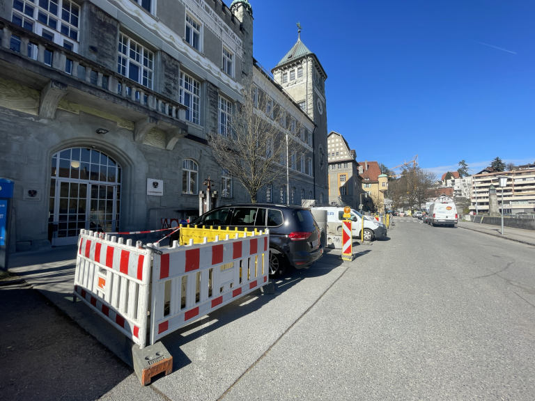 Landesgericht, Parkplatzsituation, Montfortbrücke Brückenbau
