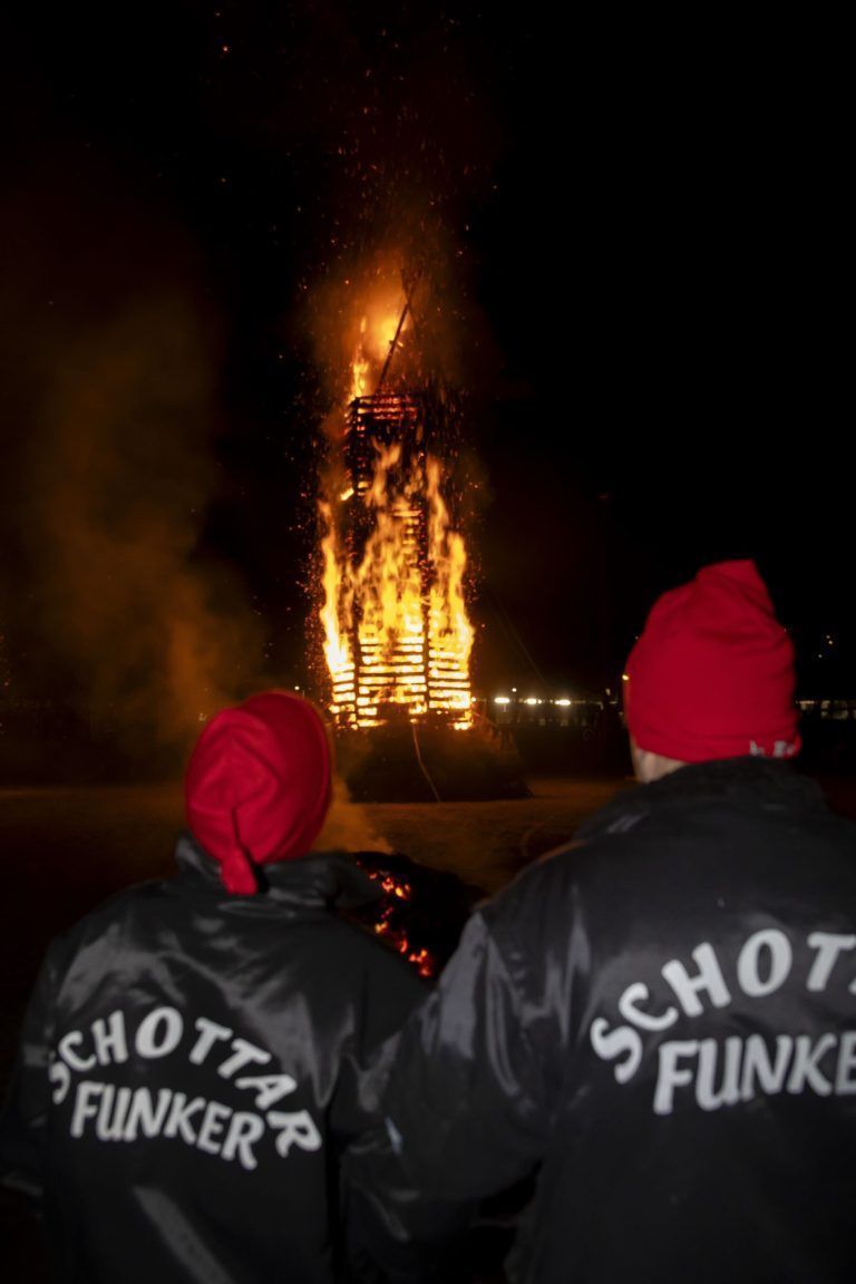 Funken am Weltfrauentag: Gehört die Hexe noch ins Feuer?
