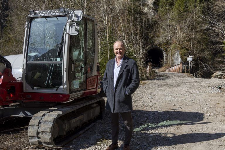 Stahl, Steine und Beton: Die Bauarbeiten auf dem Achtalweg haben begonnen