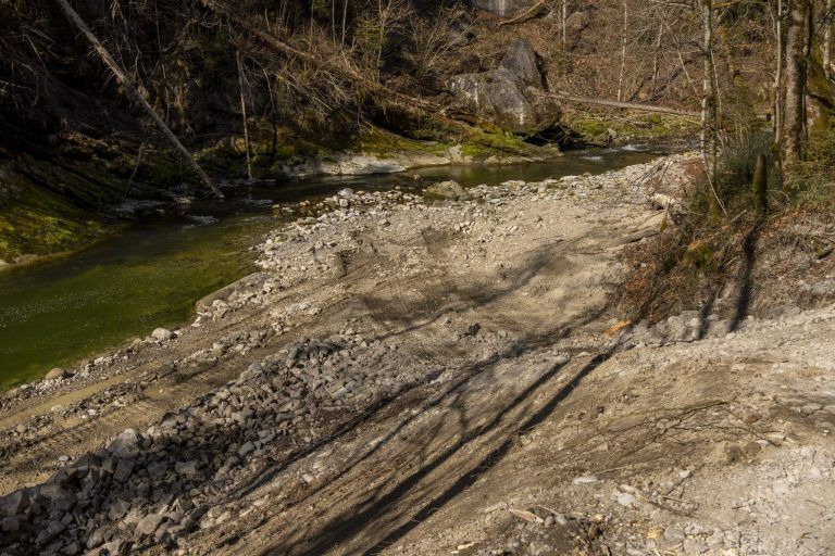 Stahl, Steine und Beton: Die Bauarbeiten auf dem Achtalweg haben begonnen