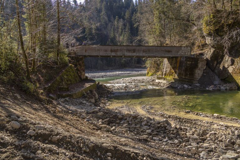 Stahl, Steine und Beton: Die Bauarbeiten auf dem Achtalweg haben begonnen