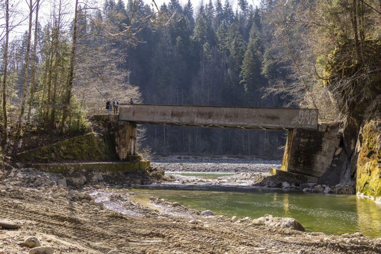 Stahl, Steine und Beton: Die Bauarbeiten auf dem Achtalweg haben begonnen