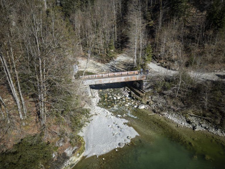 Stahl, Steine und Beton: Die Bauarbeiten auf dem Achtalweg haben begonnen