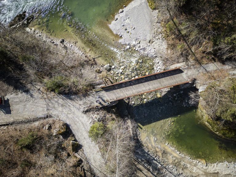 Stahl, Steine und Beton: Die Bauarbeiten auf dem Achtalweg haben begonnen