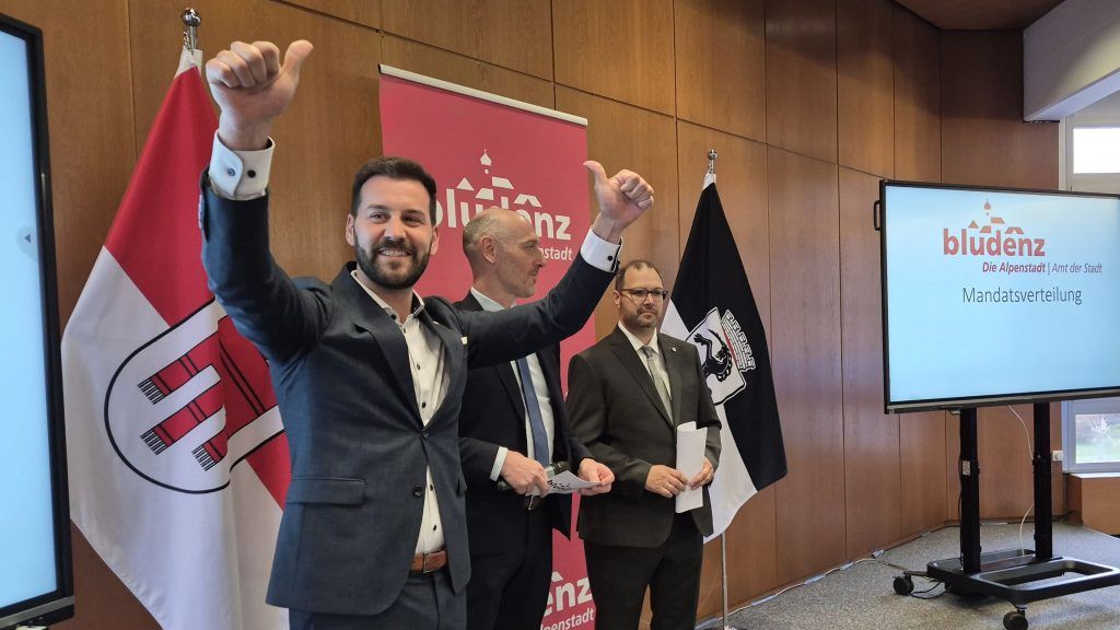Jubel im Bludenzer Rathaus: Simon Tschann holt sich absolute Mehrheit