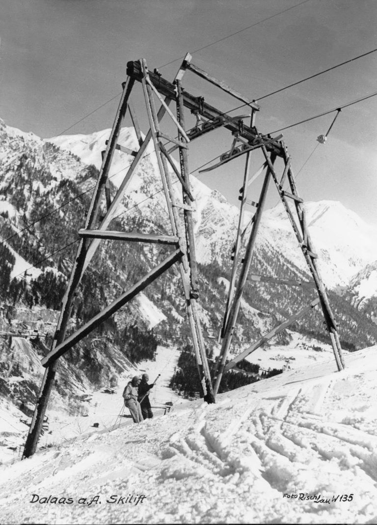 Dalaas am Arlberg Skilift: [Skilift bei Dalaas im Klostertal gegen Glongspitze und Ronspitze]