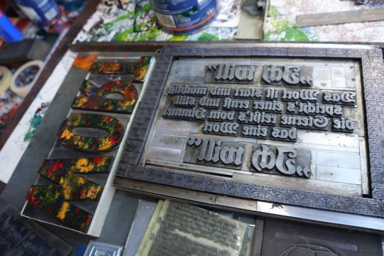 Göfis ließ Gutenberg hochleben: Das A-Z der Drucktechnik wurde mit viel Geduld erläutert.