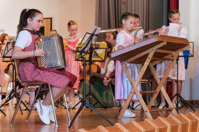 Klangvolle Reise mit den jungen Musikerinnen und Musikern.