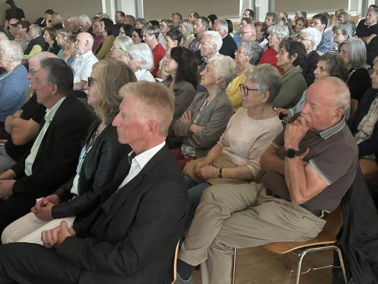 Ein langes Leben für die Pflege gewürdigt: Viele Gäste kamen zur Versammlung.