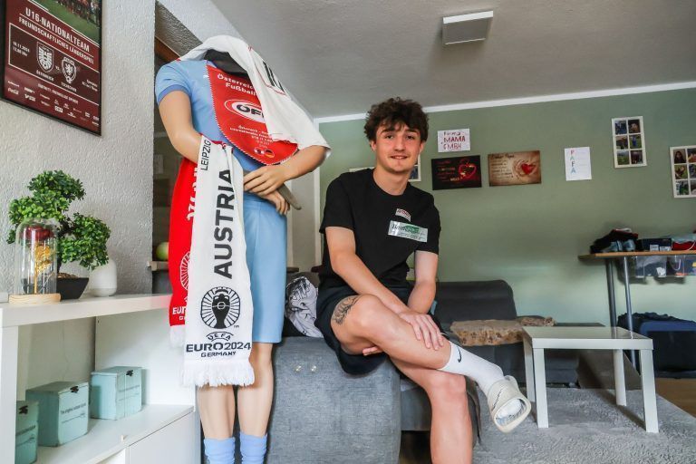 Ein Sturmtalent, das auf dem Fußballplatz zum Vulkan wird