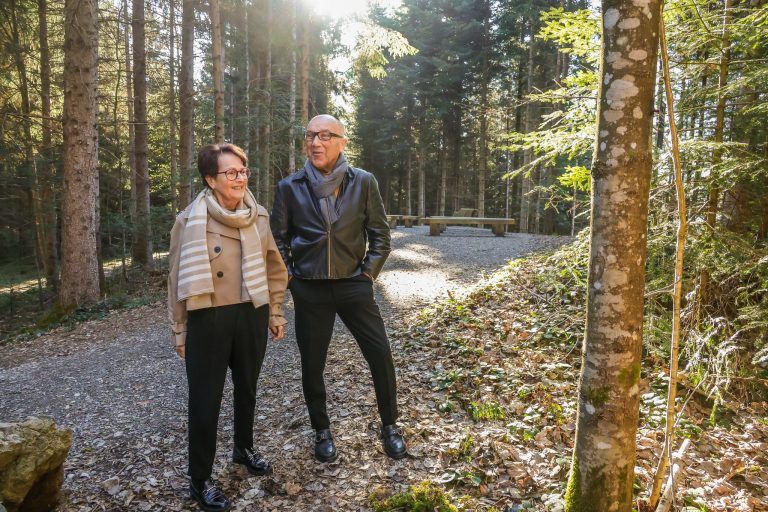 „Der Kreis des Lebens schließt sich hier“ – Warum sich Paul und Maria für eine Baumbestattung entschieden haben