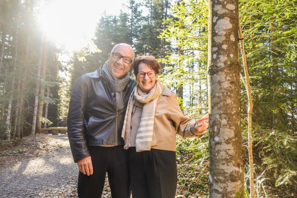 „Der Kreis des Lebens schließt sich hier“ – Warum sich Paul und Maria für eine Baumbestattung entschieden haben