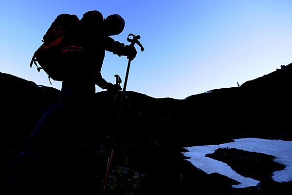 Bergsteiger in Tirol im Gipfelbereich abgestürzt &#8211; tot