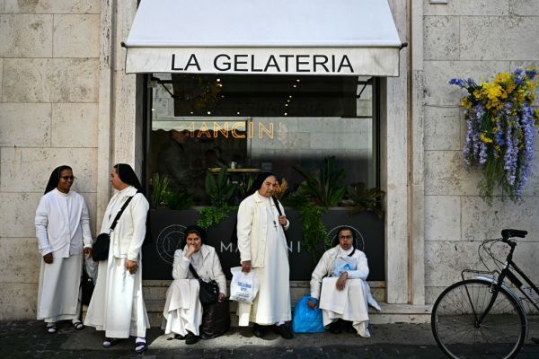Eissaison in Rom mit Kreation zu Ehren des Papstes
