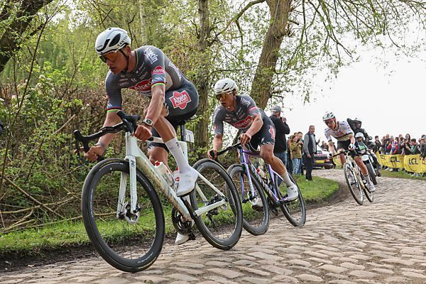 Van der Poel wieder Roubaix-Sieger &#8211; Poga?ar stürzte