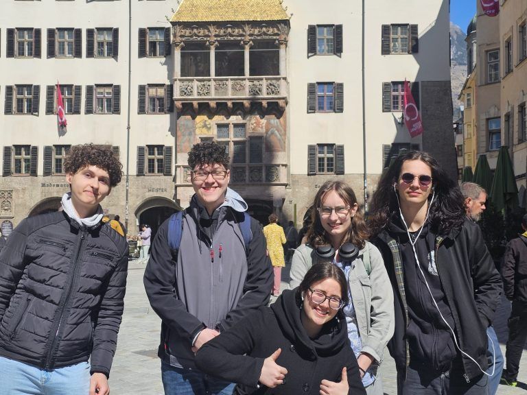 Techniktalent siegt beim Roboter-Gipfel: Neben dem Wettbewerb genossen die Schülerinnen und Schüler eine tolle Zeit in Innsbruck.