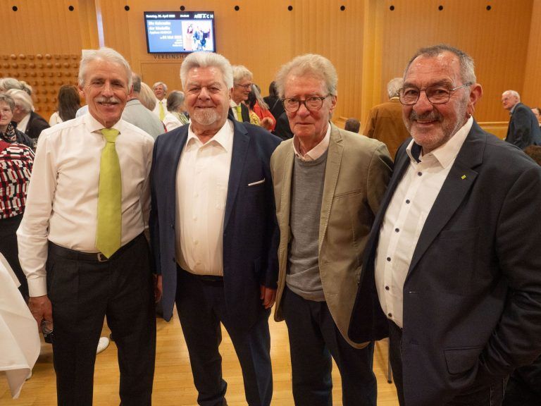 Obmann Hermann Nachbaur, Exchorleiter Herbert Heinzle, Exobmänner Fritz Ausserer und Siegfried Österle und - Chorkonzert des Gesangsverein Harmonie Götzis
