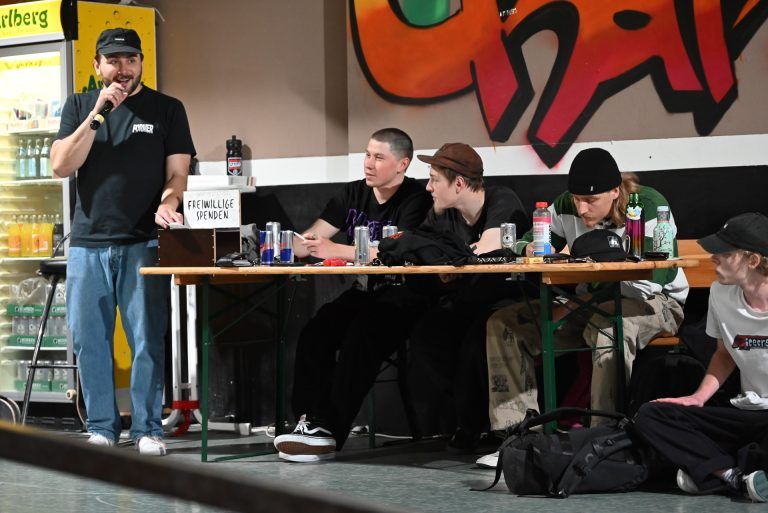 Skate-Contest begeistert Lustenau: Moderator Dominik Wolf führte gekonnt durch den Contest.