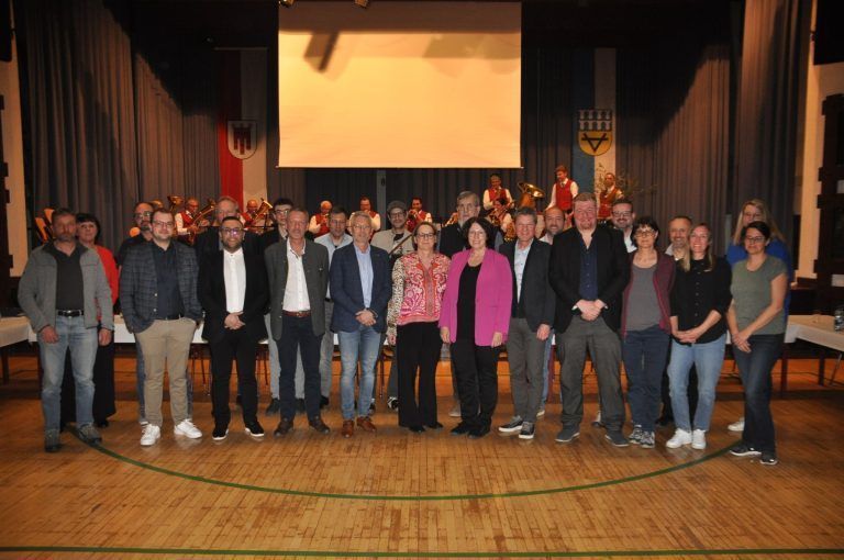 Alexandra Schalegg, Bürgermeisterin für Ludesch: Die Gemeindevertretung mit von links 4. Thomas Fitsch, 5. Markus Welte, 6. VizeBmi Heike Hartmann,7. Bmi Alexandra Schalegg, 8.Wolfgang Walter und 9. Christof Meyer