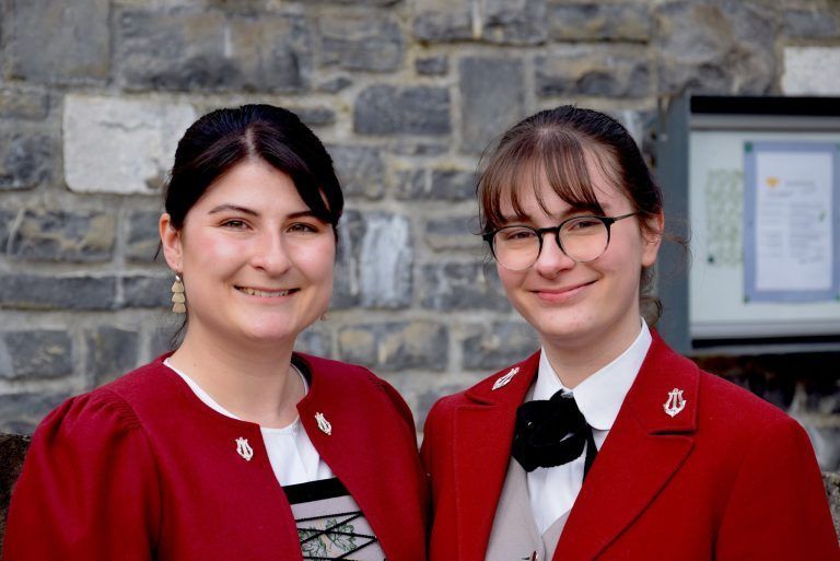 Mit Blasmusik Vorfreude auf Ostern geweckt: Elena und Emilia Kirisits