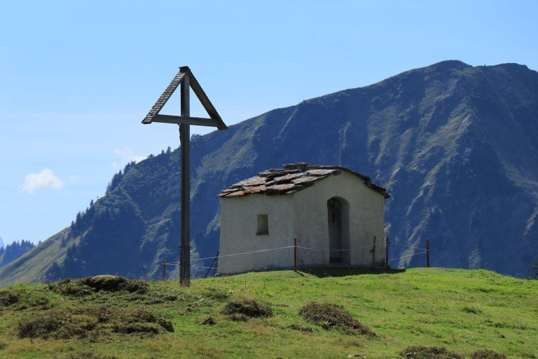 Buch "Pilgern in Vorarlberg"; Damüls Stofelkapelle