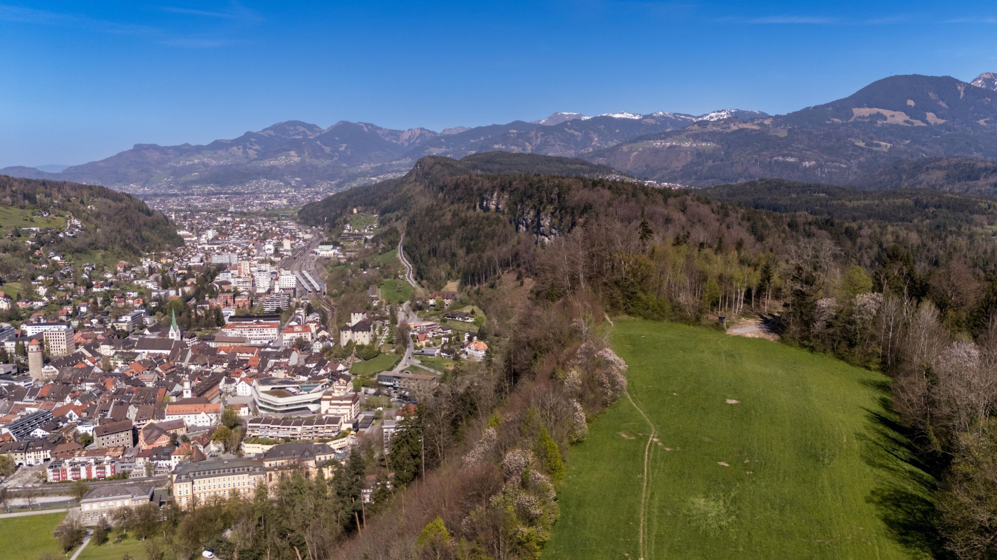 Ort der Stille wird zur Baustelle: Lüftungsturm entsteht nahe buddhistischem Kloster