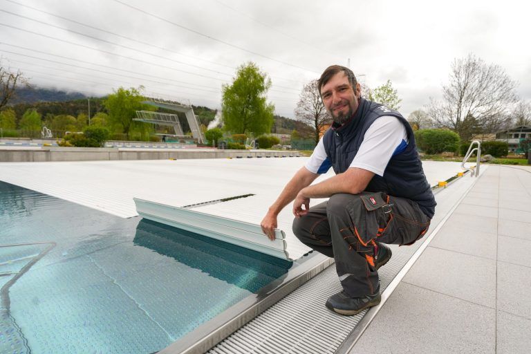 High-Tech-Helfer, heiße Becken und ein motivierter Jungbademeister: Im Walgaubad fehlt nur noch der Feinschliff