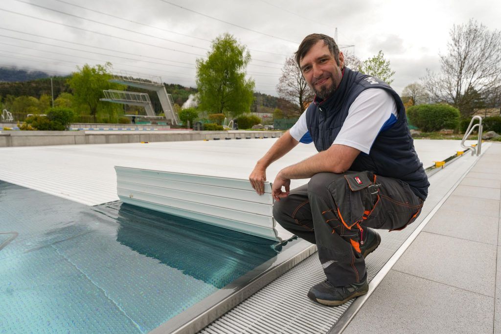 High-Tech-Helfer, heiße Becken und ein motivierter Jungbademeister: Im Walgaubad fehlt nur noch der Feinschliff