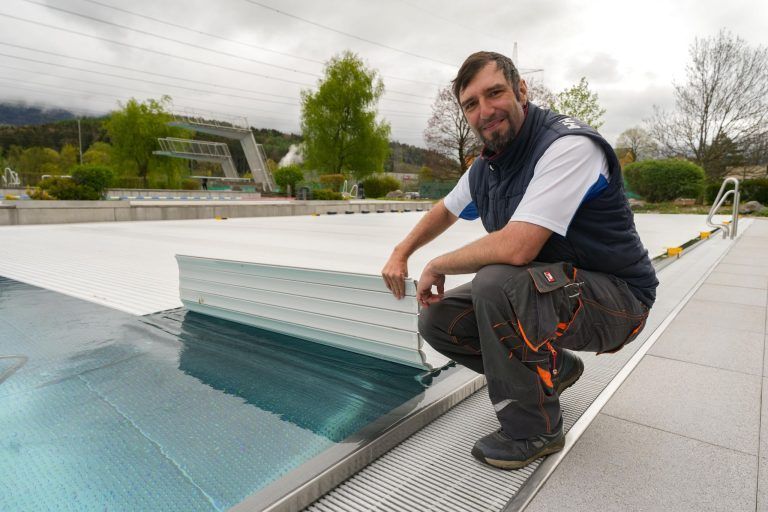 High-Tech-Helfer, heiße Becken und ein motivierter Jungbademeister: Im Walgaubad fehlt nur noch der Feinschliff