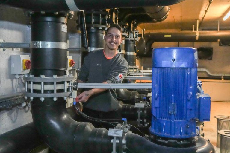 High-Tech-Helfer, heiße Becken und ein motivierter Jungbademeister: Im Walgaubad fehlt nur noch der Feinschliff