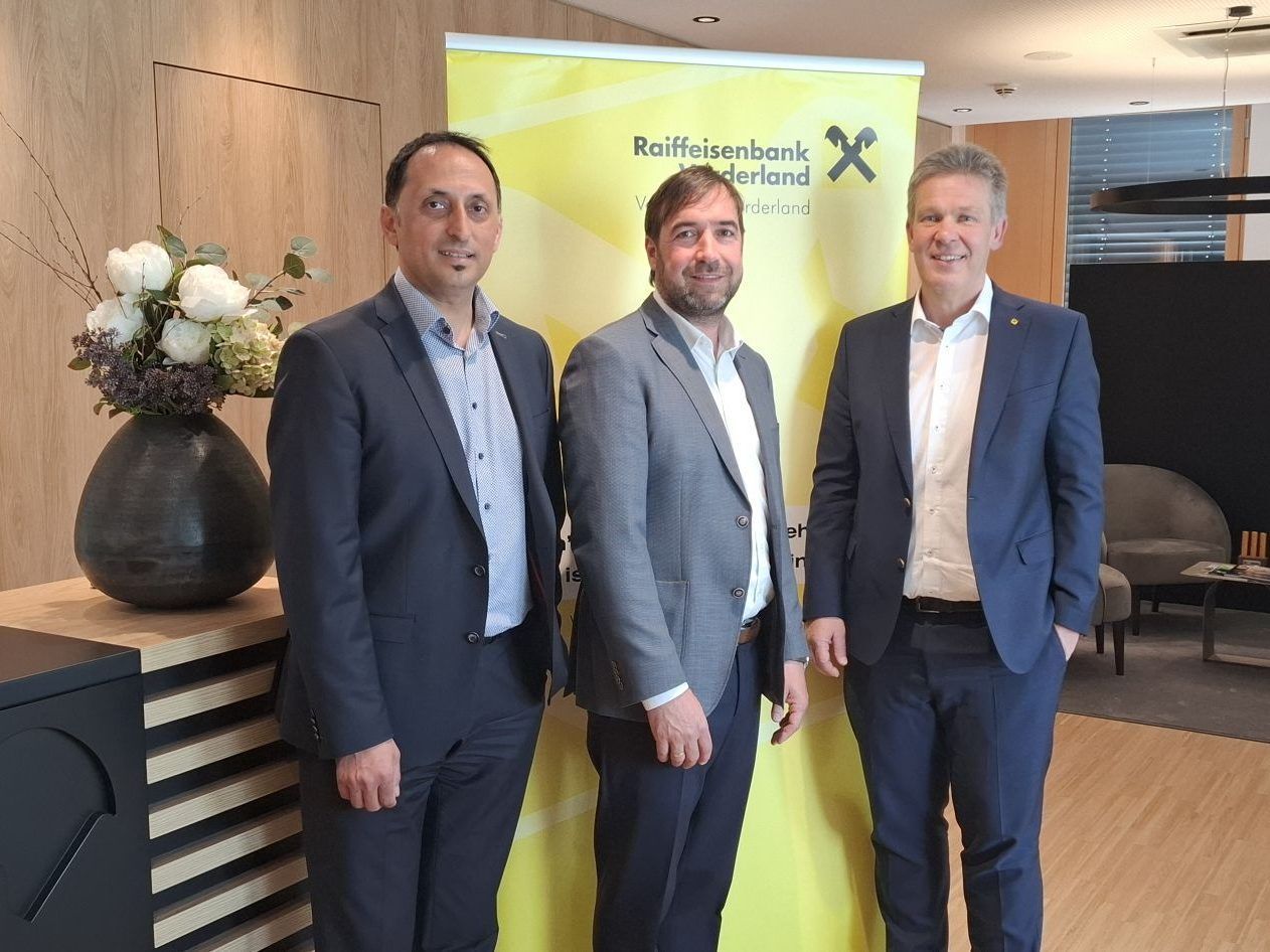 Raiffeisenbank Vorderland, Bankgebäude Montfortstraße Sulz, Wirtschaftsstandort stärken