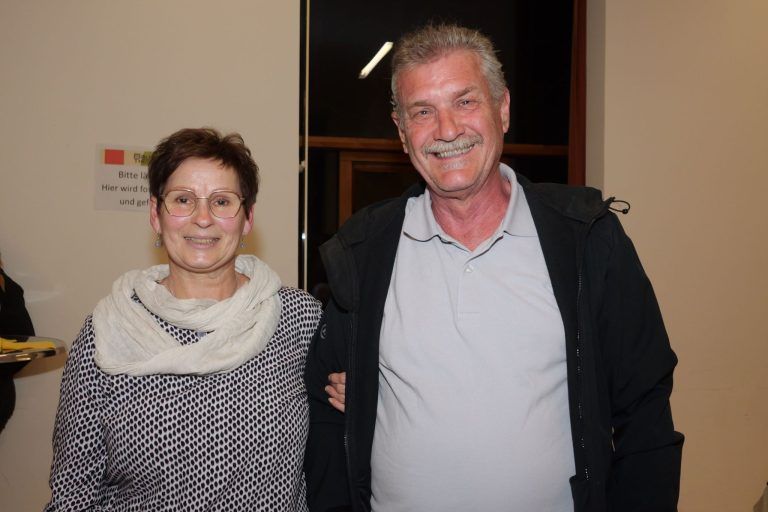 Satteins zweite Heimat im Klostertal: Altbürgermeister Toni Metzler mit Gattin Heike wusste allerhand von der Alpe zu berichten.