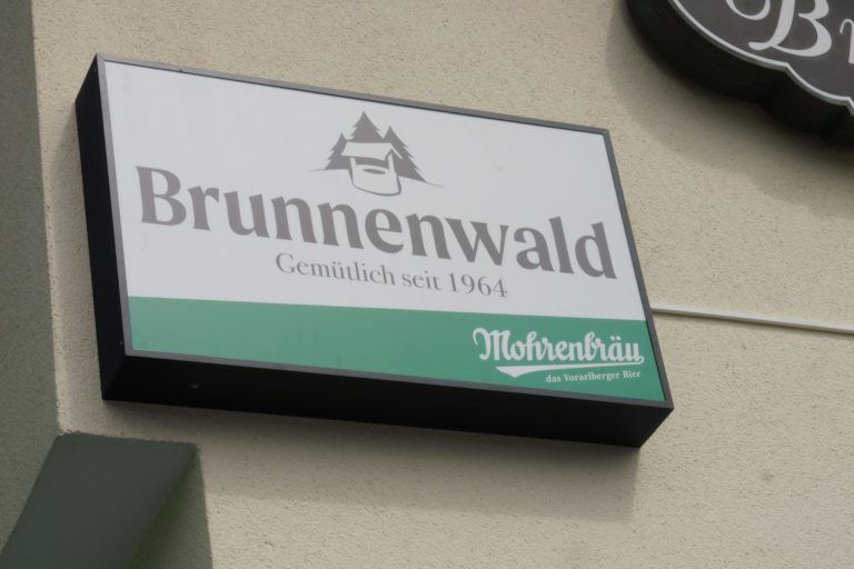 Dieses Traditionsgasthaus hat neu eröffnet: Seit 1964 ein Begriff – der Brunnenwald öffnet wieder seine Türen.