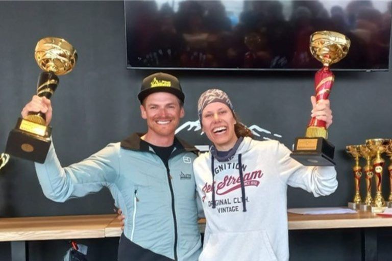 Wälder Skischulen im Rennlaufmodus: Die beiden Tagessieger: Magdalena Kappaurer und Dieter Bischof, der sowohl mit Skiern als auch auf dem Snowboard nicht zu schlagen war.