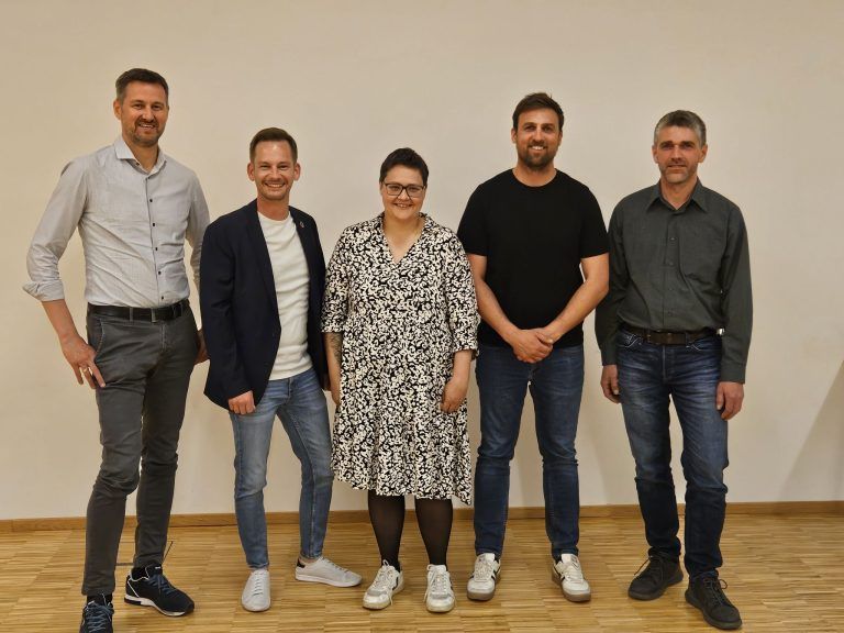 Der neue Gemeindevorstand: Vizebgm. Mathias Meusburger, Bgm. Philipp Fasser, Cornelia Faißt, Philipp Österle und Bernhard Nenning.