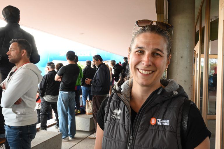 Laufbegeisterte rannten bei der Meile: Nadine König (ÖVP) besuchte in ihrer neuen Funktion als Sportgemeinderätin die Meile im Parkstadion.