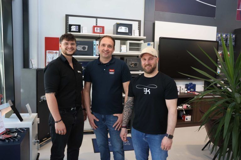 Weine, Whirlpools, Süßes und Saures: Nico Brändle und Stephan Erhart (beide Miele), Mathias Kreis (Kreil Sicherheitstechnik).