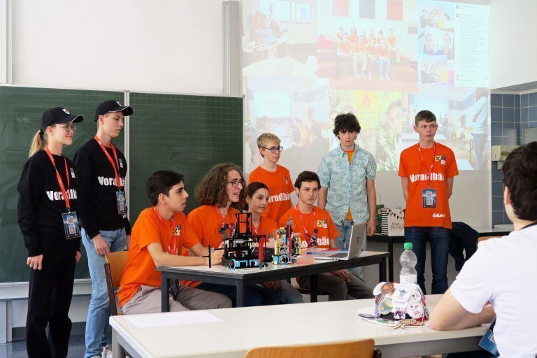 „Voradlbären“ rocken das FLL-Finale: Die Voradlbären wussten mit ihrer Präsentation vor der Jury zu überzeugen.