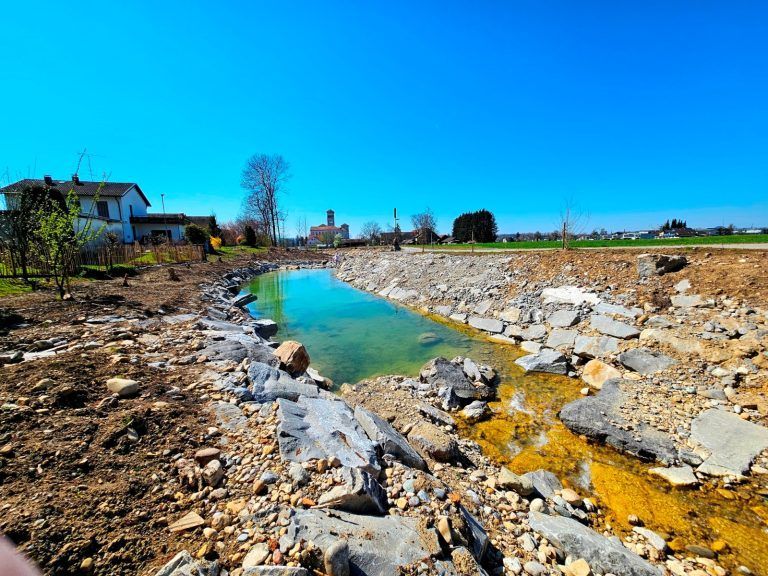 Hochwasserschutzprojekt Ruggbach erfolgreich abgeschlossen: Die Errichtung eines Sedimentabsetzbeckens als Geschiebeauffangbecken im Rahmen des Umbaus des Sohlabsturzes im Bereich Weidenweg und die Erneuerung der Brücke „Weidenweg“ waren besondere Herausforderungen.