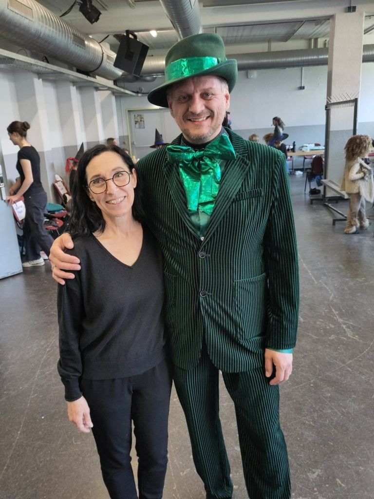 Kindermusical mit starker Botschaft begeistert: Gesamtleiterin Ricki Graf mit "Zauberer" Wolfgang Veit.