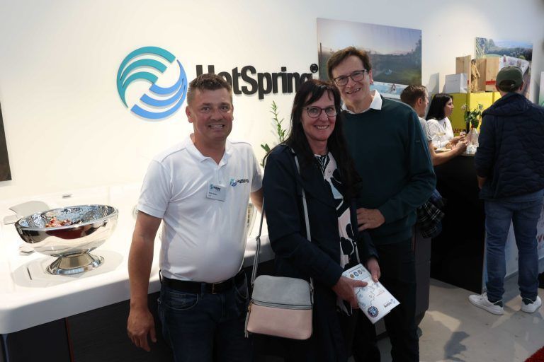 Weine, Whirlpools, Süßes und Saures: Stefan Dobler ("Hot Spring"), Margit und Walter Bantel.