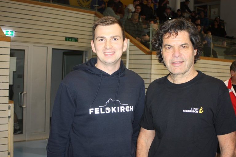 Handball und Herz: Wie Feldkirch Gutes tut: Thomas Erlacher mit Bürgermeister Manfred Rädler.