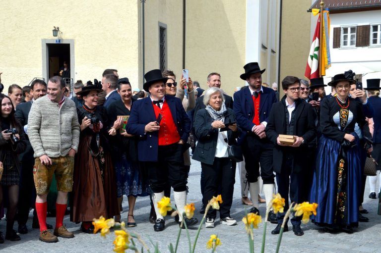 Ein Fest für die ganze Münsterpfarre: Das Trachtentragen erfreut sich in Schruns großer Beliebtheit.