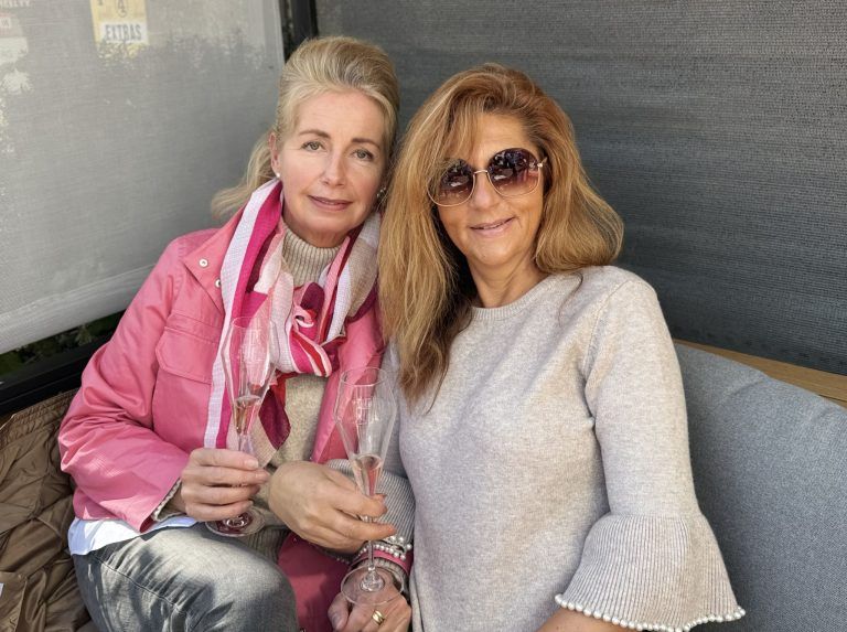 Frühjahrstrends und Fair Fashion : Rebekka Bildstein und Divna Stanojevic genossen die Modepräsentation.