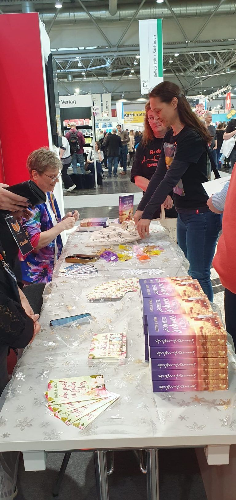 Rankweilerin berührt mit „Sommerschneeflocke“: Leipzig Messe: Rankweilerin Reingard Wöß im Mittelpunkt.