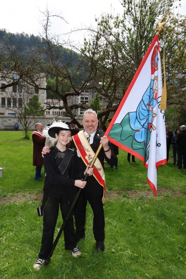 Advokat der Armen und Stadtheiliger gefeiert: Greta Luisa Schäfer-Grießer mit ihrem Vater, "Liedertafel"-Fähnrich Rudolf Schäfer.