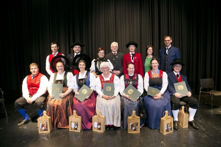 Rankweil am 12.4.2025 Jahreshauptversammlung Landestrachtenverband Vorarlberg, Neuwahlen, Ulrike Bitschnau, Bgm. Katharina Woess-Krall, LH Markus Wallner
