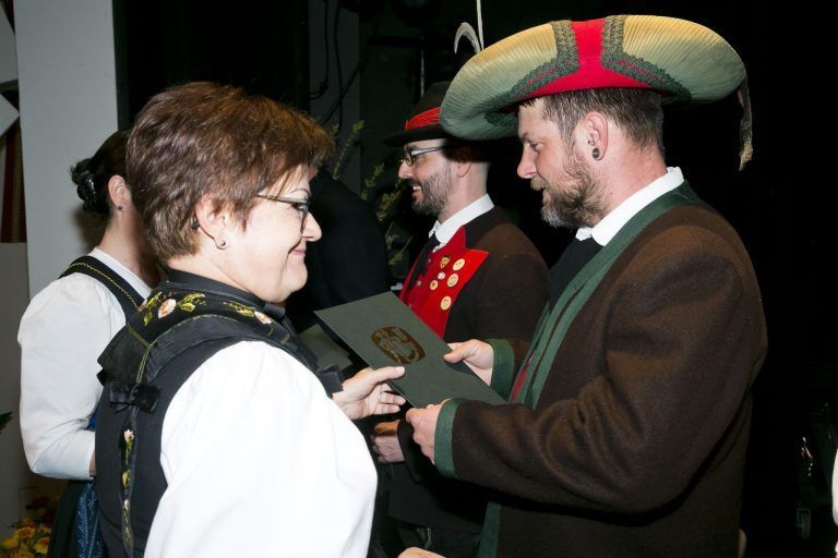 Rankweil am 12.4.2025 Jahreshauptversammlung Landestrachtenverband Vorarlberg, Neuwahlen, Ulrike Bitschnau, Bgm. Katharina Woess-Krall, LH Markus Wallner